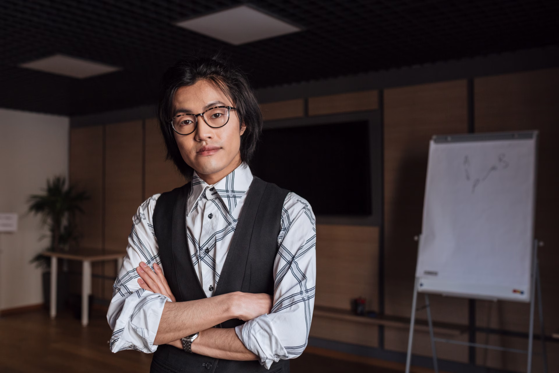 confident-young-professional-poses-in-office-setti-2026-01-09-14-52-44-utc
